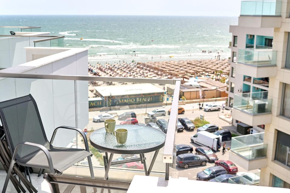 Property building, Balcony/Terrace, Beach, Sea view