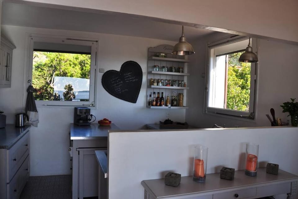 Villa Abeille : douces vacances d'été avec vue mer Villa in Cavalaire-sur-Mer