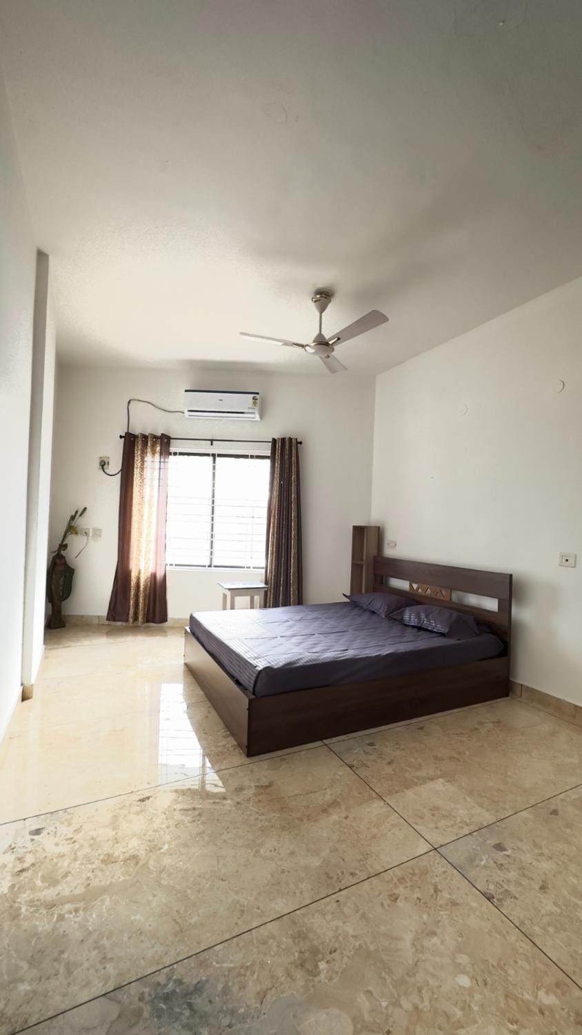 Bed, Photo of the whole room, Bedroom, air conditioner