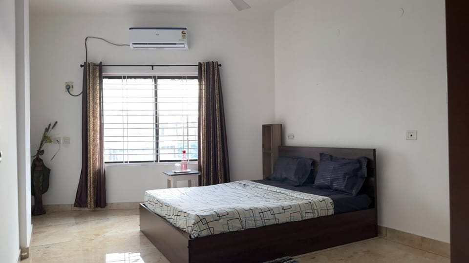 Photo of the whole room, Bedroom, air conditioner