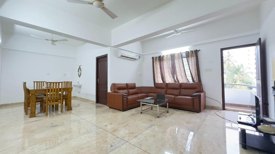 TV and multimedia, Living room, Seating area, Dining area, air conditioner