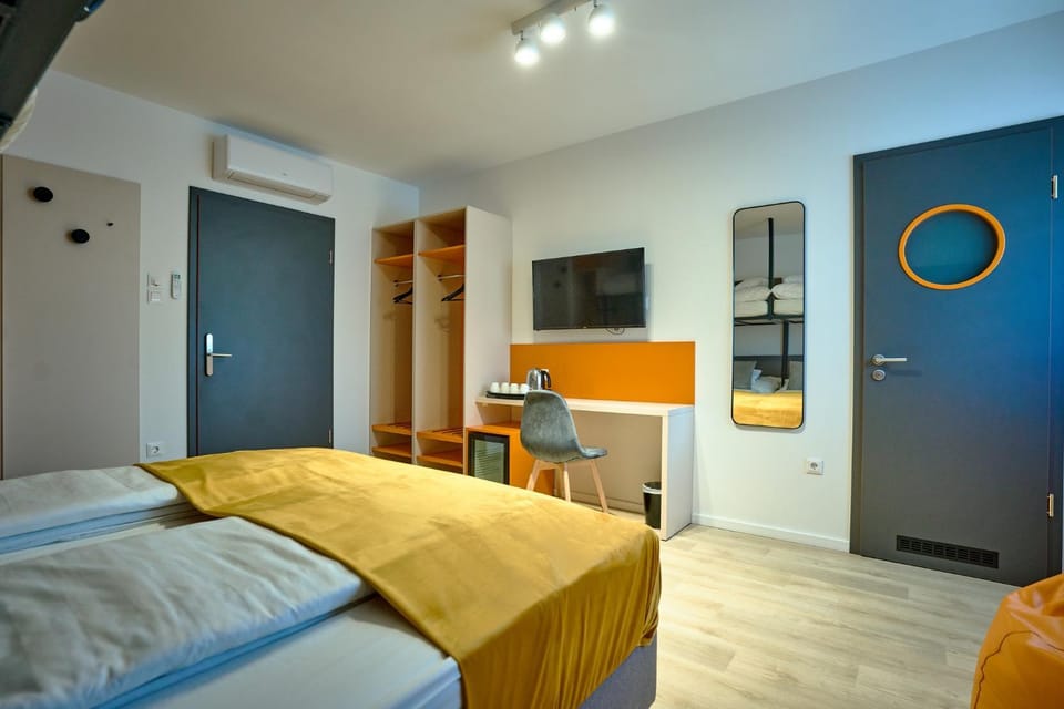Photo of the whole room, Bedroom