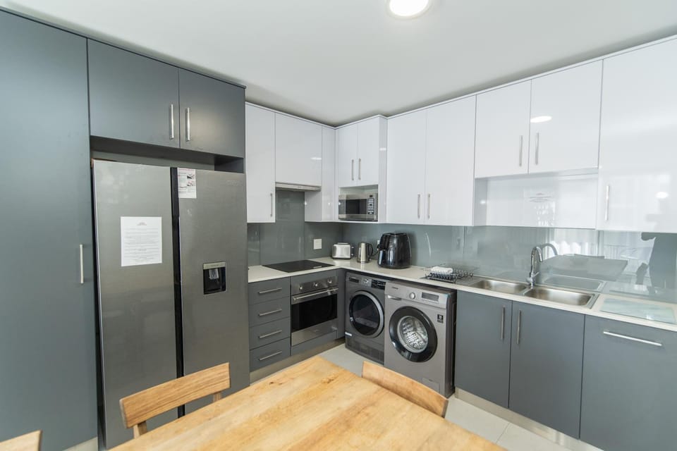 Kitchen or kitchenette, washing machine