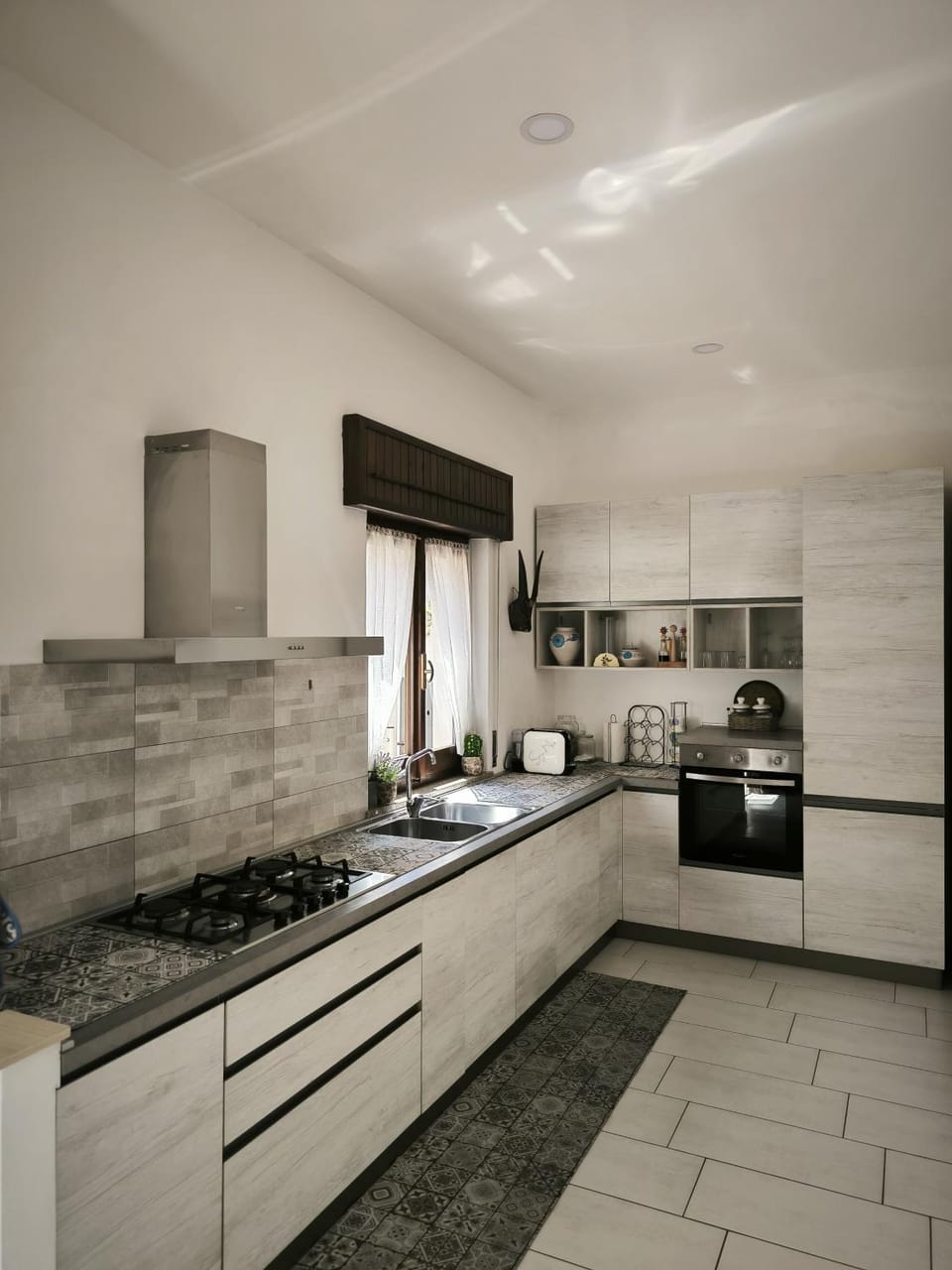 Kitchen or kitchenette, kitchen