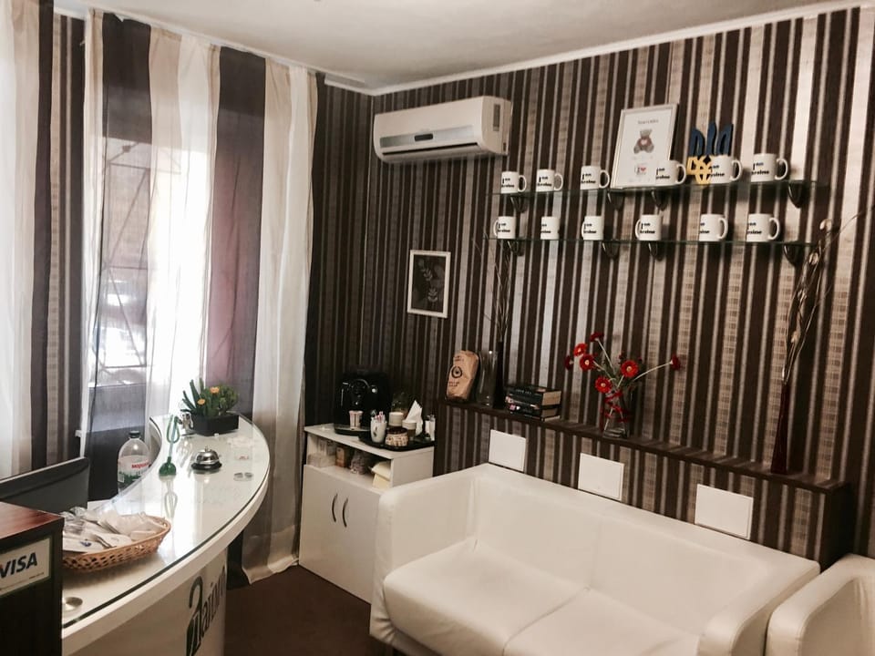 Communal lounge/ TV room