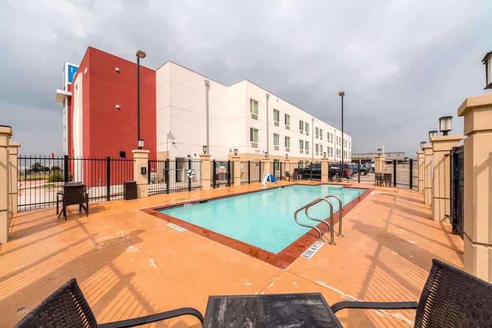 On site, Pool view, Swimming pool, Swimming pool