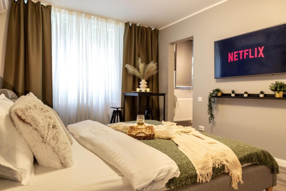 Bed, Seating area, Bedroom