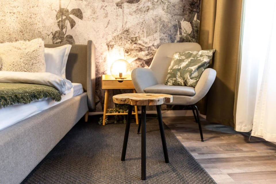 Bed, Photo of the whole room, Seating area, Bedroom