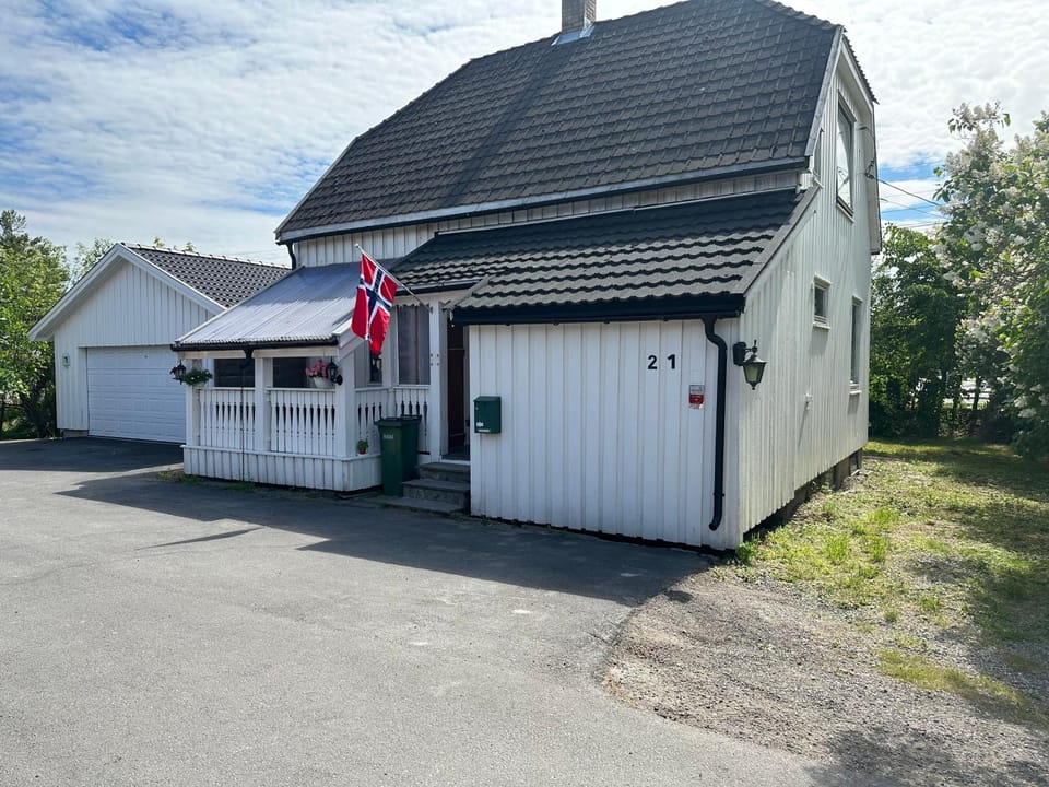Property building, Day