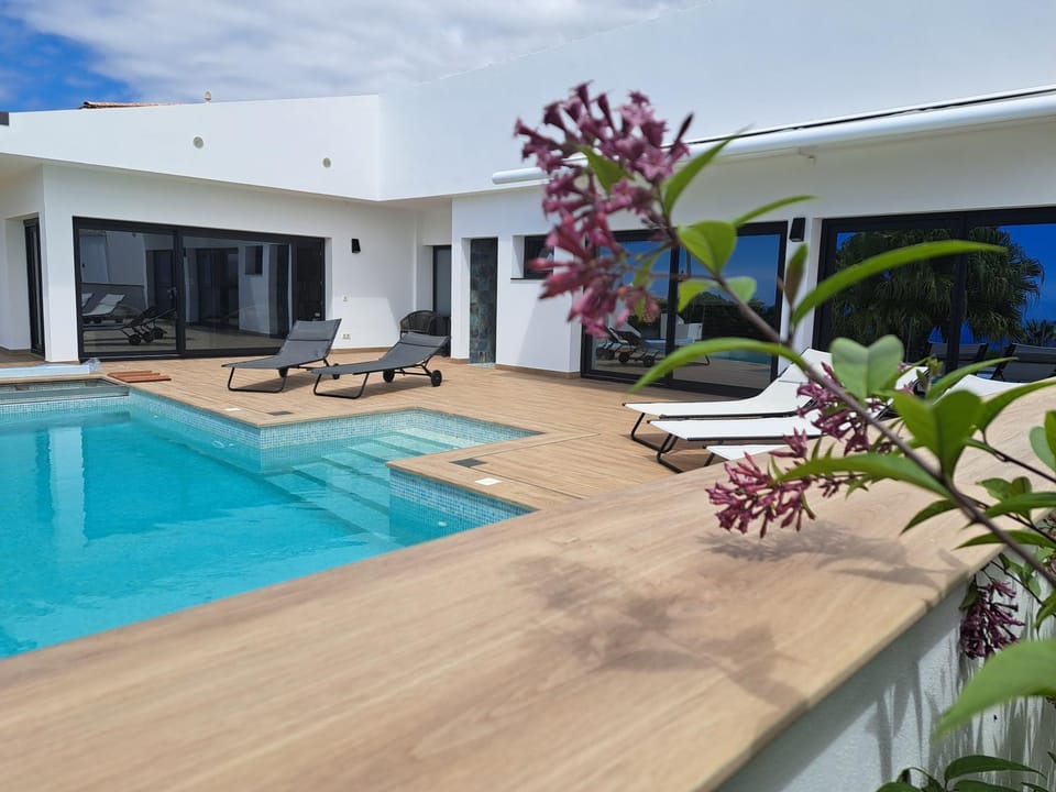 Day, Swimming pool, sunbed