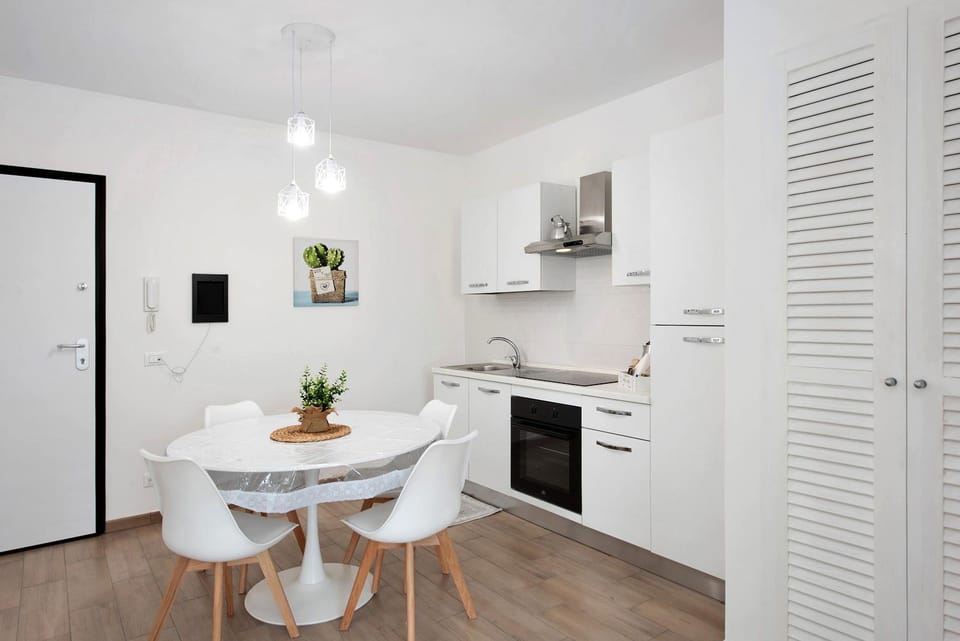 Property building, Kitchen or kitchenette, Living room