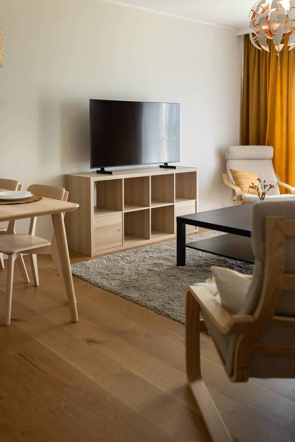 TV and multimedia, Living room, Seating area, Dining area