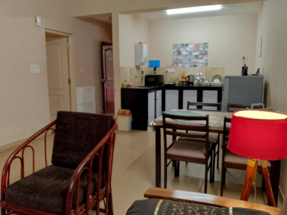 Seating area, Dining area