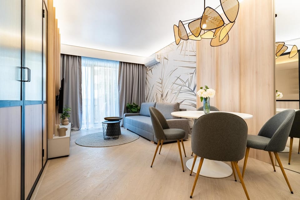 TV and multimedia, Living room, Seating area, air conditioner