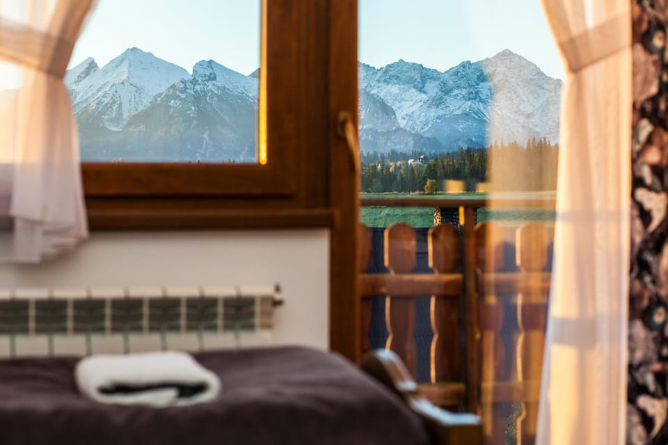 Bed, Natural landscape, Photo of the whole room, Bedroom, Mountain view, towels