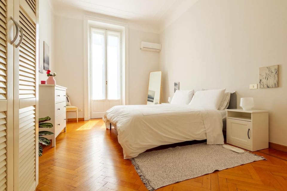 Bed, Photo of the whole room, Bedroom, hair dresser, air conditioner
