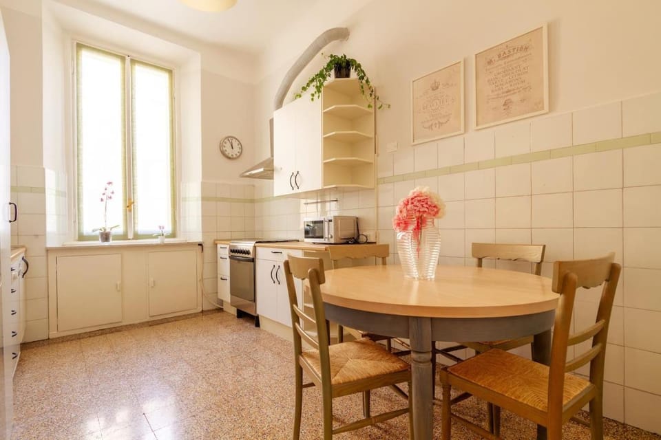Dining area, minibar, pet friendly, stove
