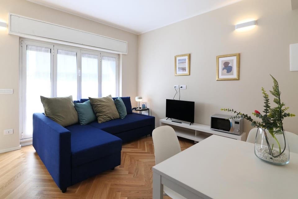 Communal lounge/ TV room, TV and multimedia, Living room, Seating area