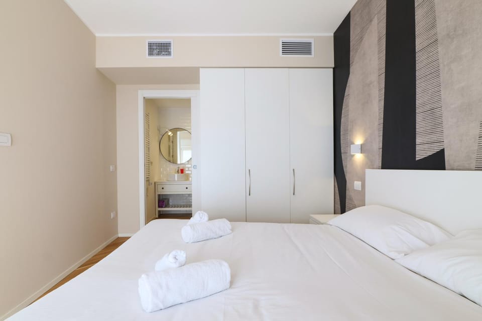 Bed, Photo of the whole room, Bedroom, towels, wardrobe