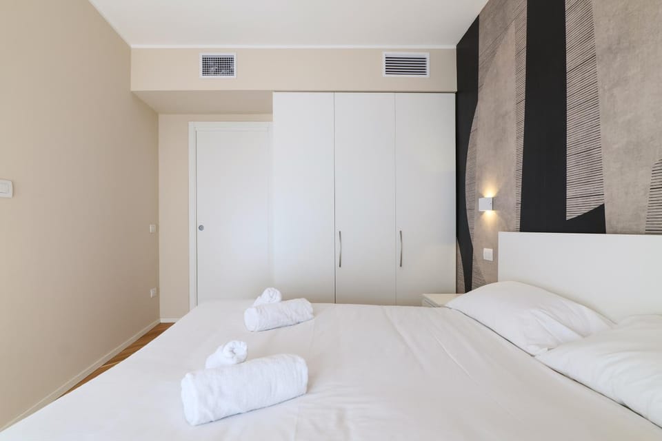 Bed, Photo of the whole room, Bedroom, towels, wardrobe
