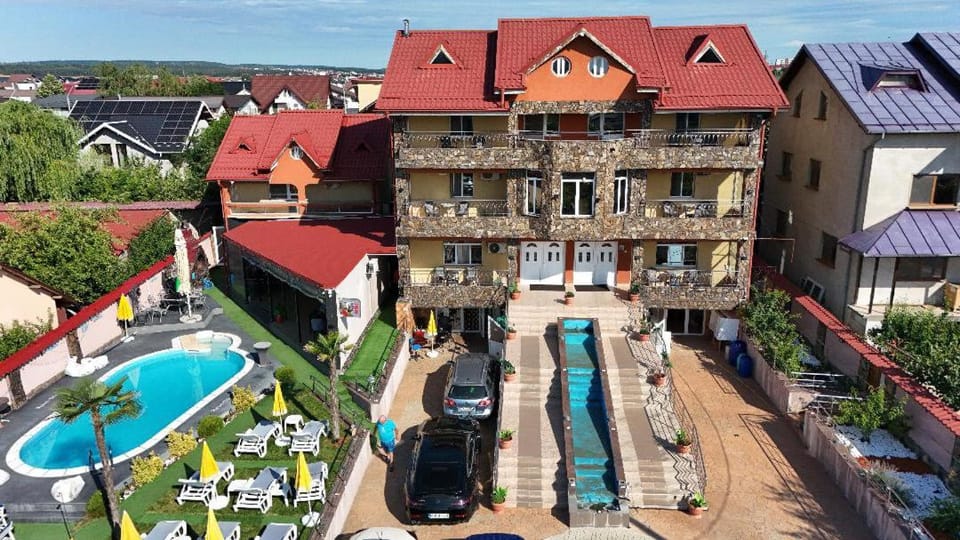 Hypnotic Villa Pitesti Bed and Breakfast in Romania