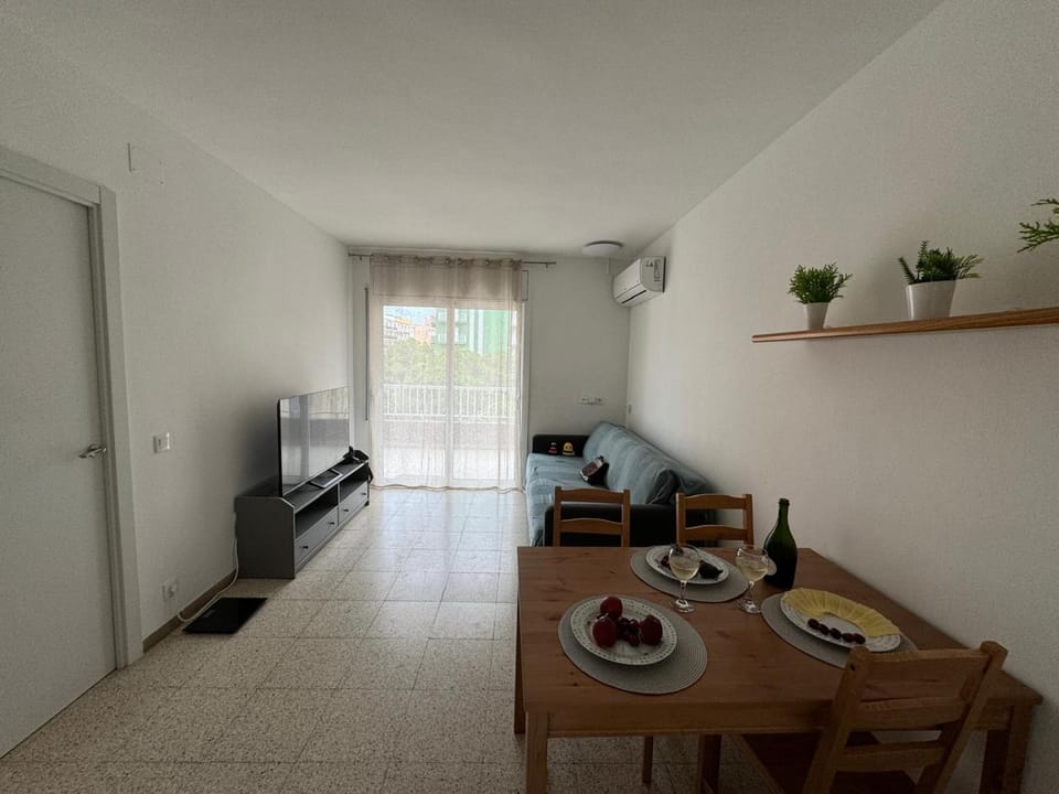 Piso amable con piscina cerca de mar Apartment in Blanes