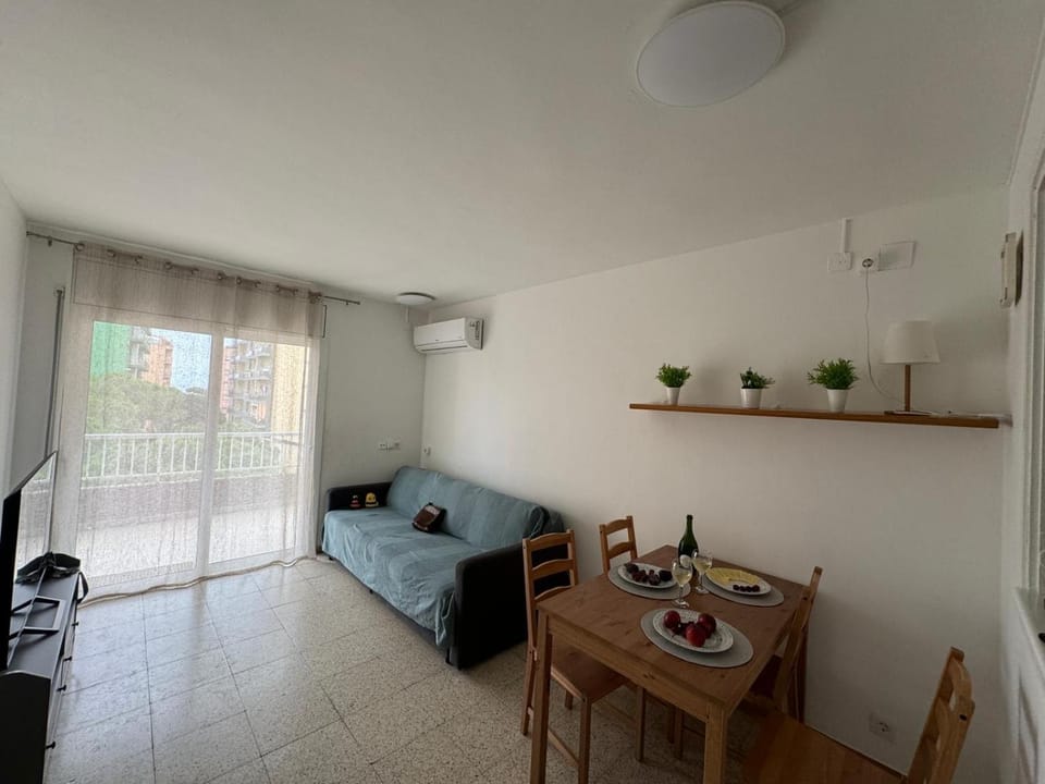 Piso amable con piscina cerca de mar Apartment in Blanes