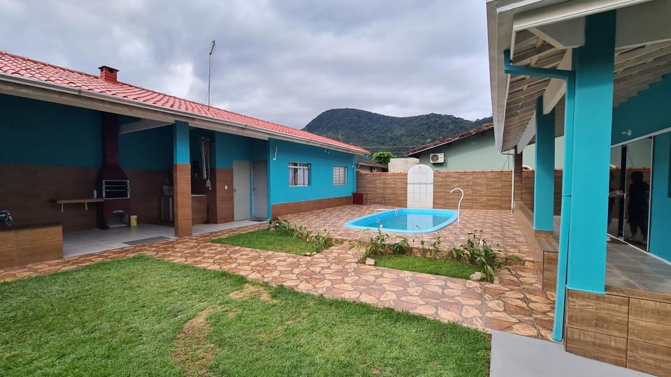 Casa com piscina e wife tabatinga House in Caraguatatuba