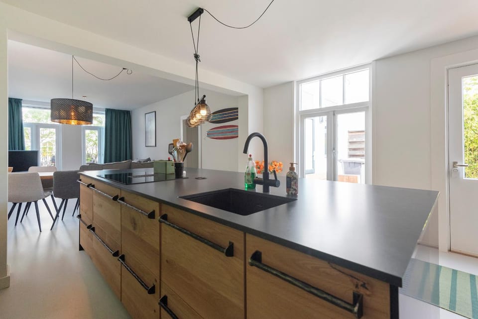 Dining area, kitchen