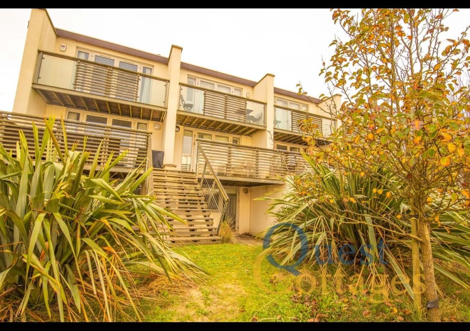 Property building, Garden, Garden view
