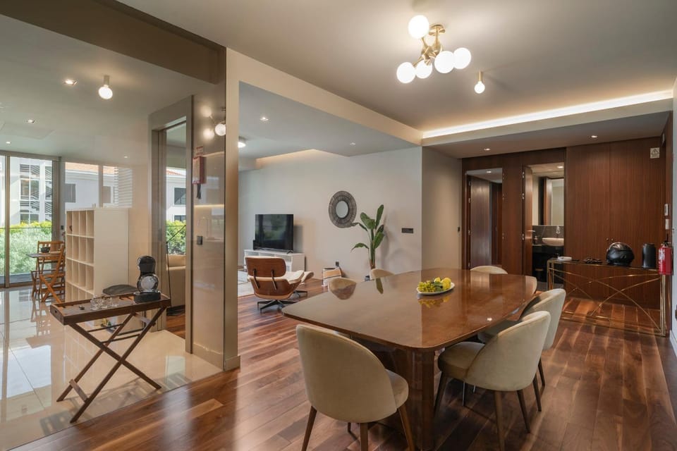 TV and multimedia, Living room, Seating area, Dining area