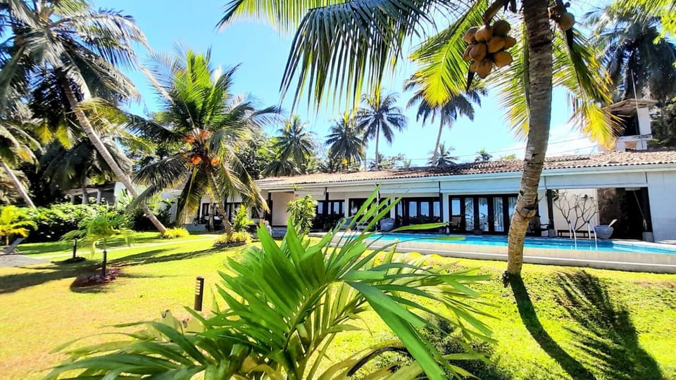 Property building, Garden, Swimming pool