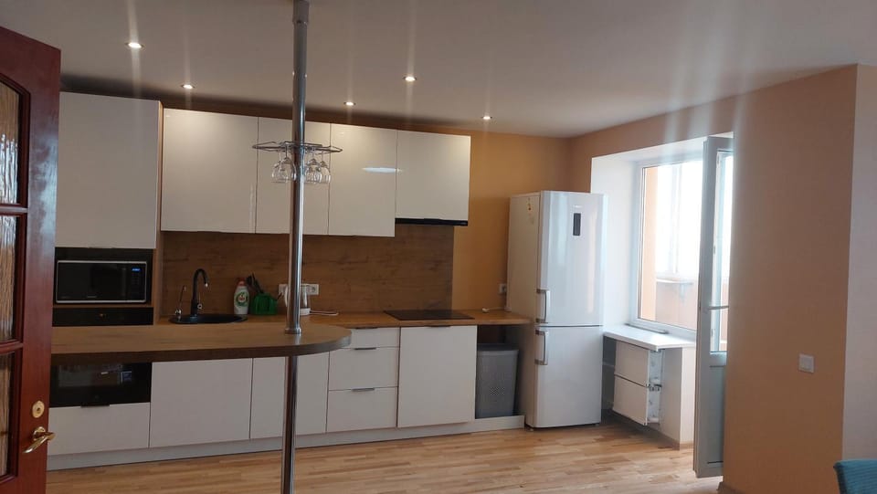 Kitchen or kitchenette, oven, stove