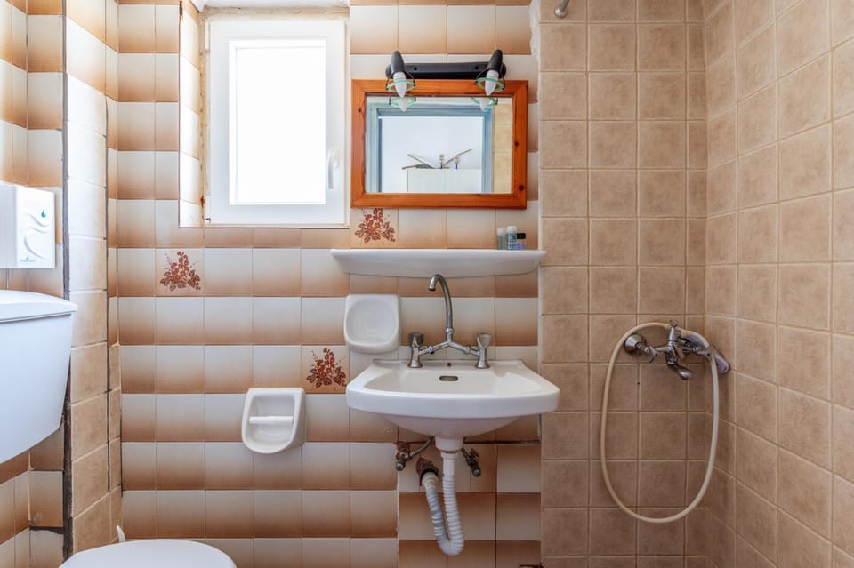 Bathroom, Living room
