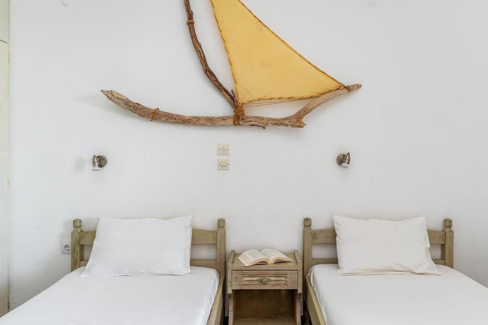 Property building, Living room, Bedroom