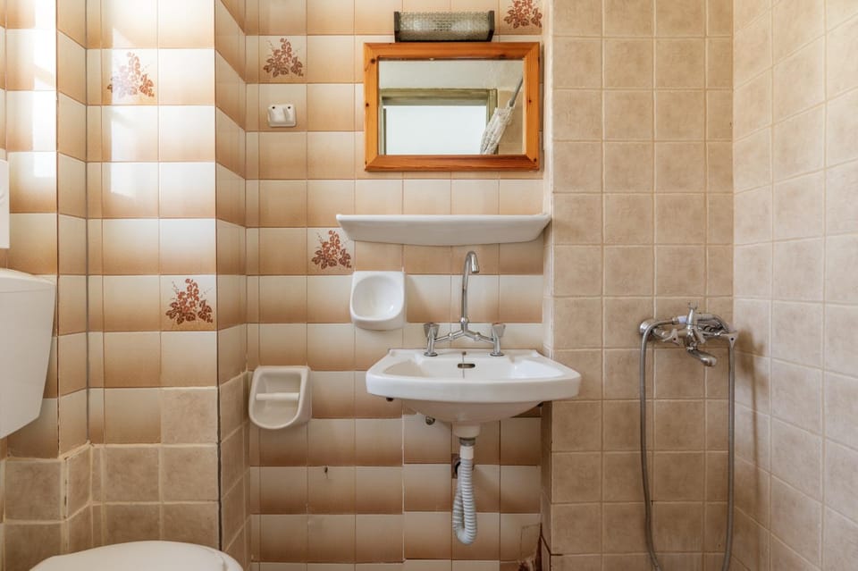 Bathroom, Living room