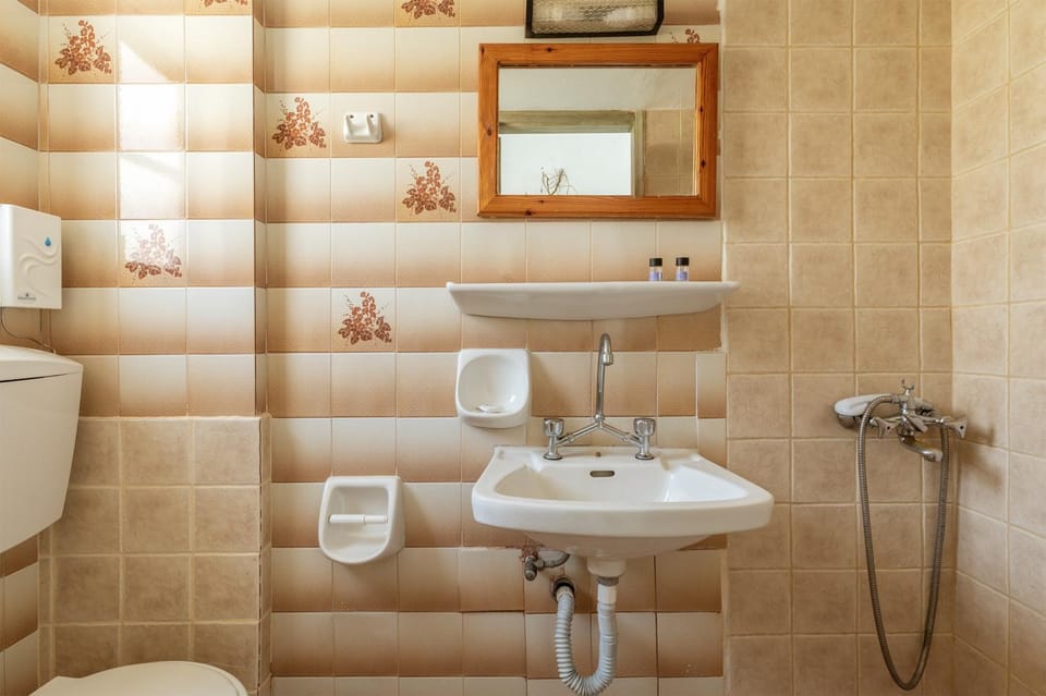 Bathroom, Living room
