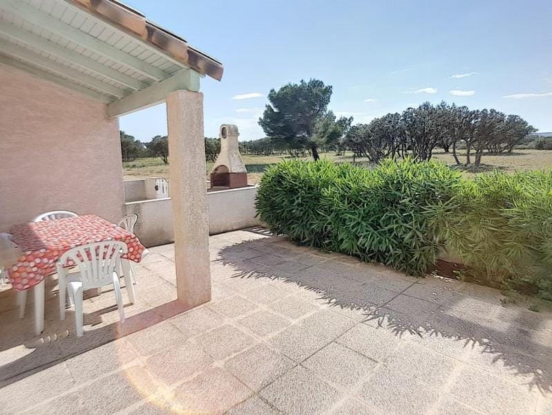 Beau pavillon T3 avec terrasse et vue sur la garrigue Villa in Fleury