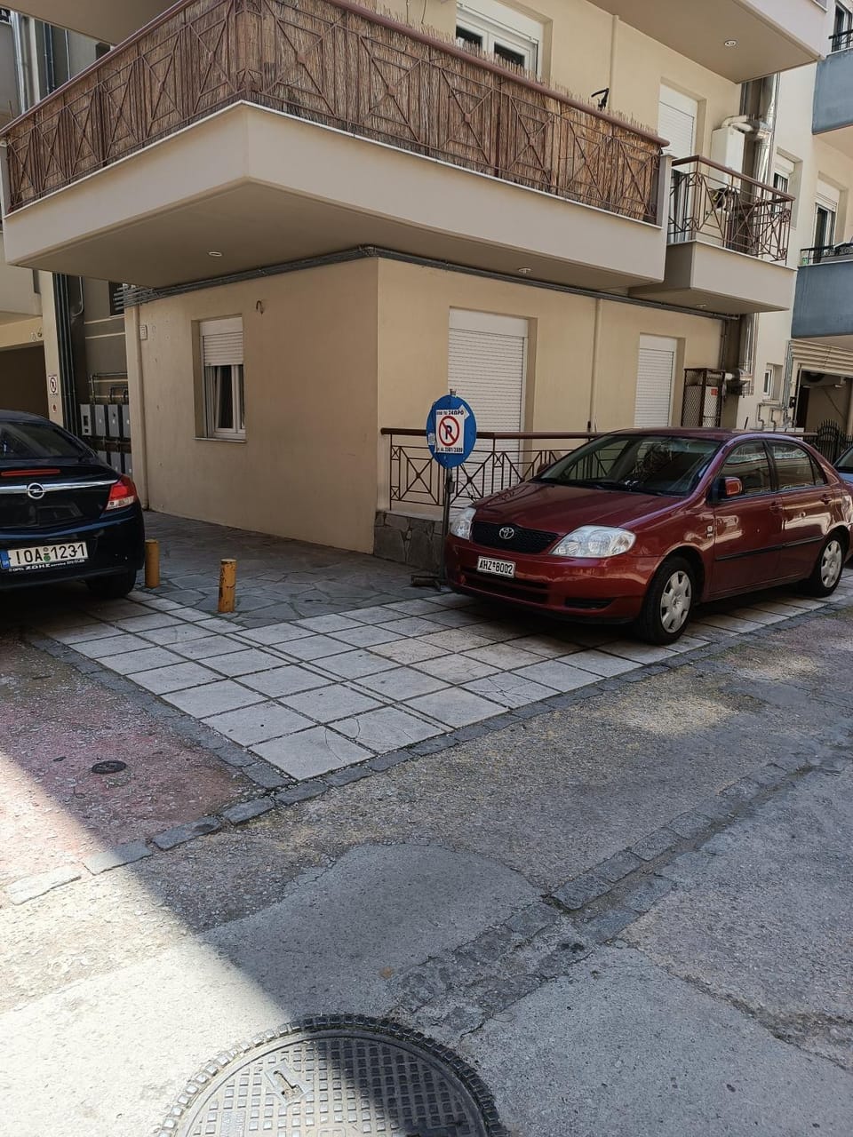 3 min from central station No2 private free parking Apartment in Thessaloniki