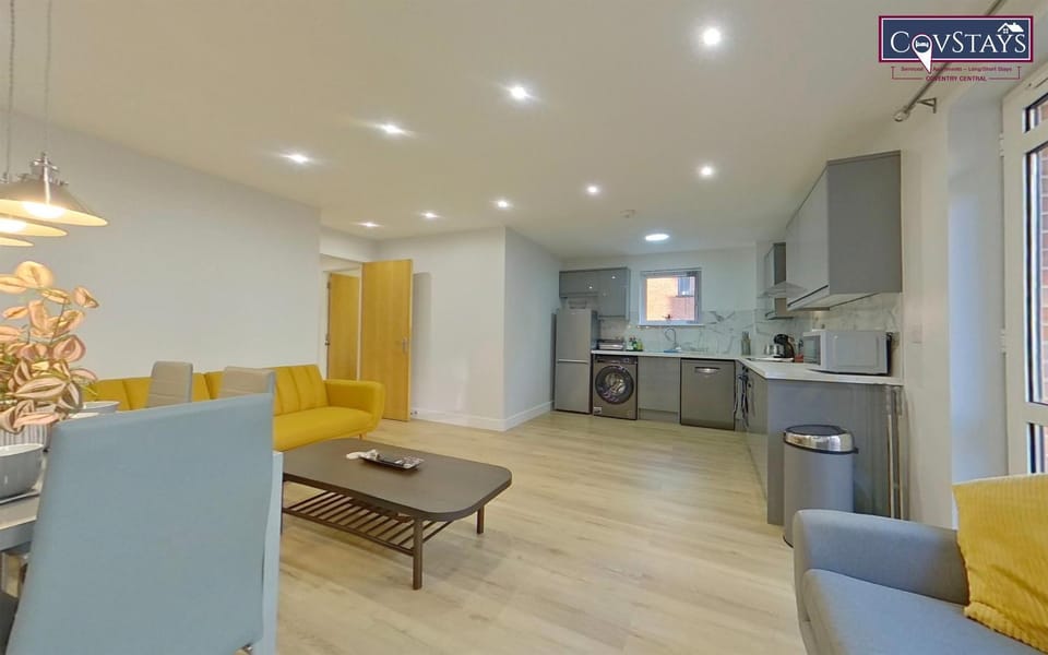 Beauchamp House - 2-bed apartment in Coventry City Centre, Free Parking, by COVSTAYS Apartment in Coventry