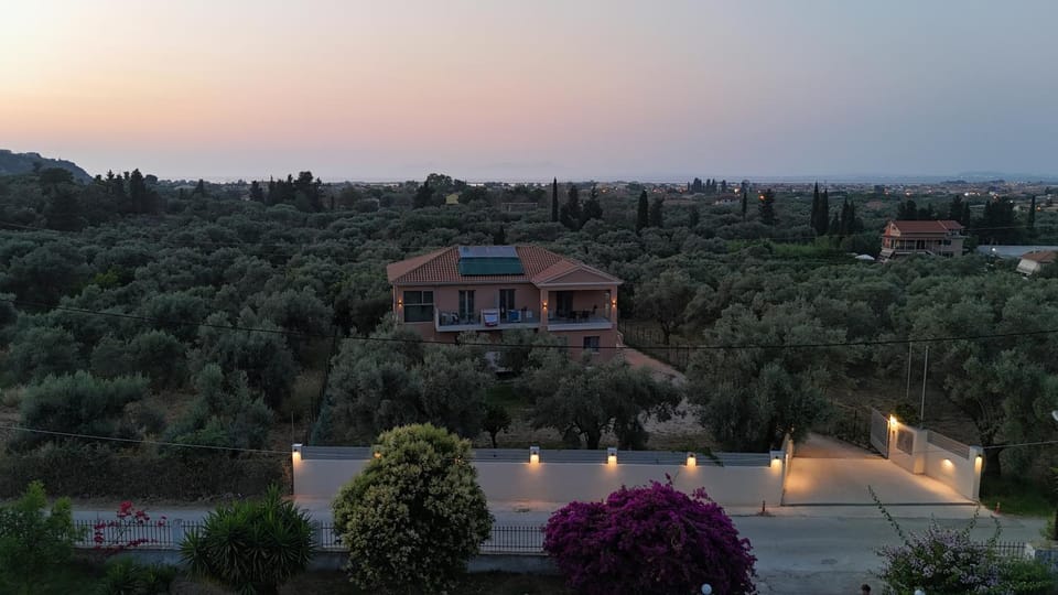 Property building, Day, Natural landscape, Bird's eye view, Sunrise, Sunset