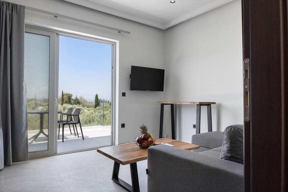 TV and multimedia, View (from property/room), Balcony/Terrace, Living room, Seating area, Dining area, Evening entertainment