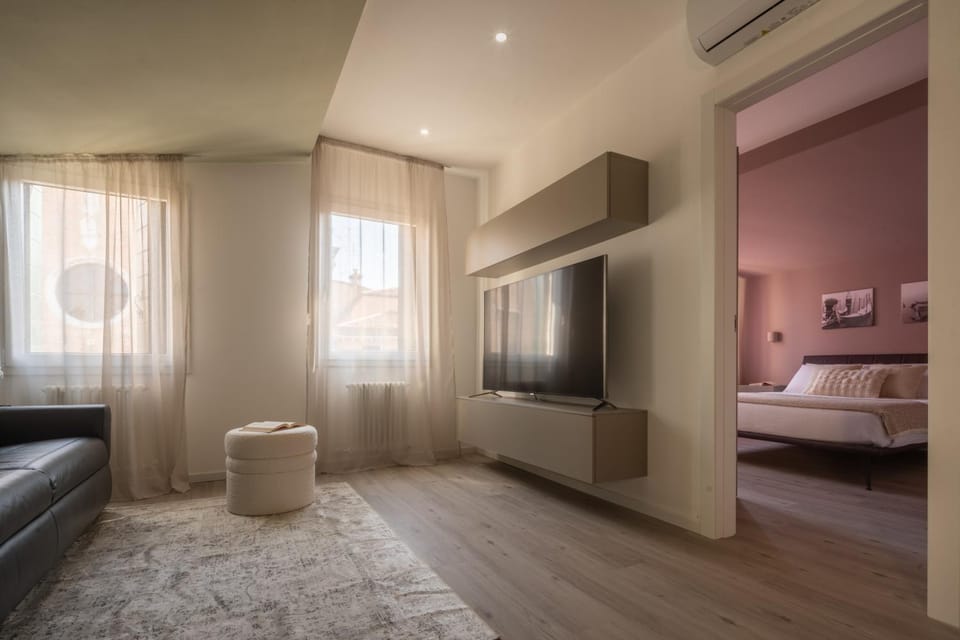 TV and multimedia, Living room, Seating area