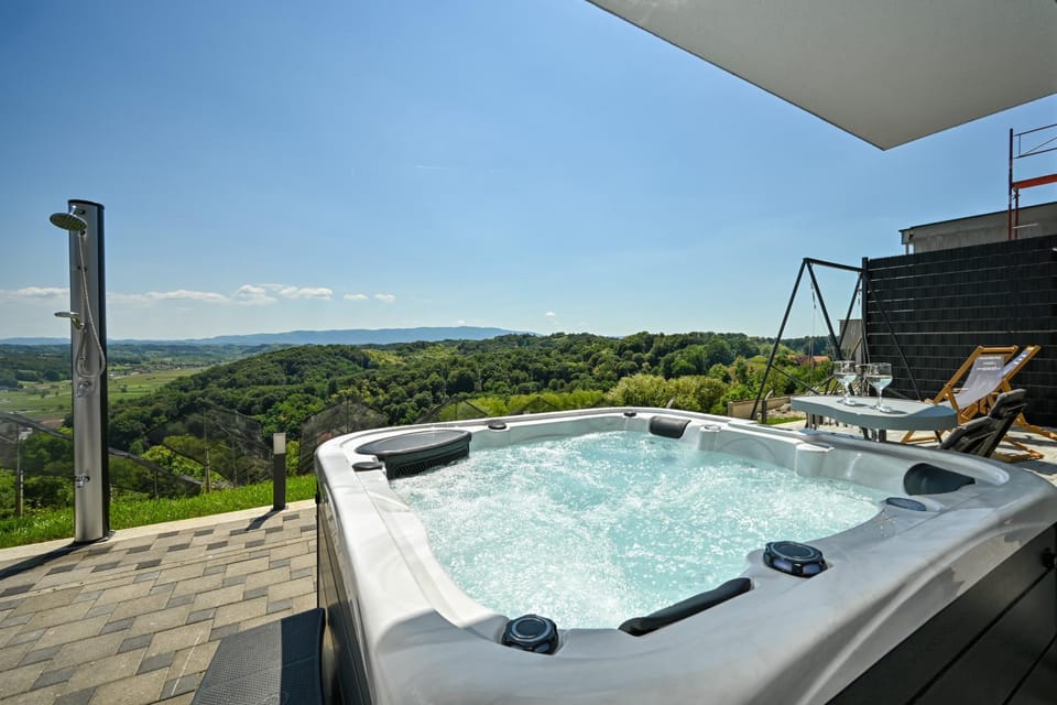 Day, Natural landscape, Hot Tub, Pool view, sunbed