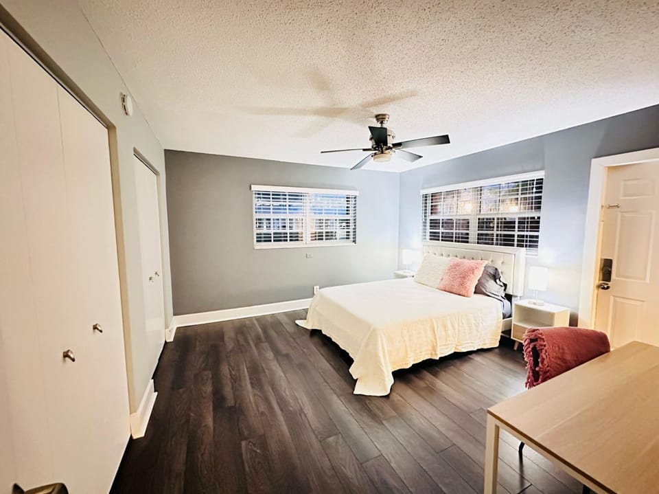 Bed, Bedroom, fireplace