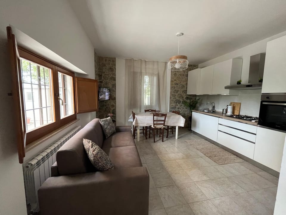 Kitchen or kitchenette, Living room