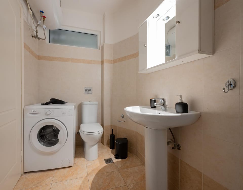 Toilet, Bathroom, towels, washing machine