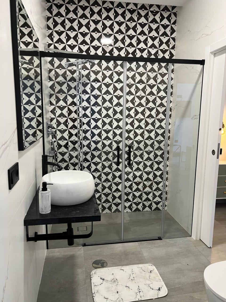 Shower, Bathroom, towels