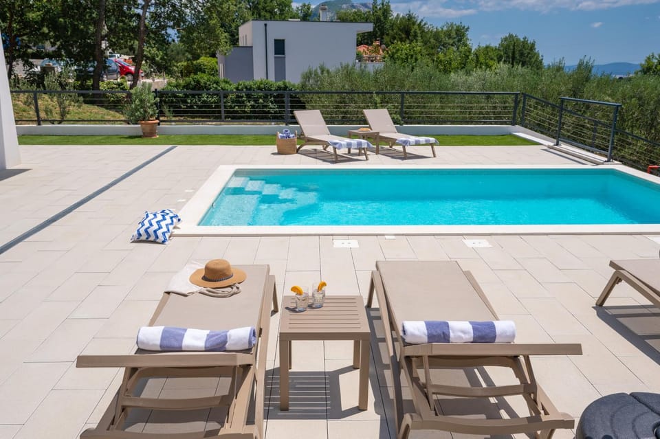 Patio, Spring, Day, Natural landscape, Pool view, Swimming pool, sunbed