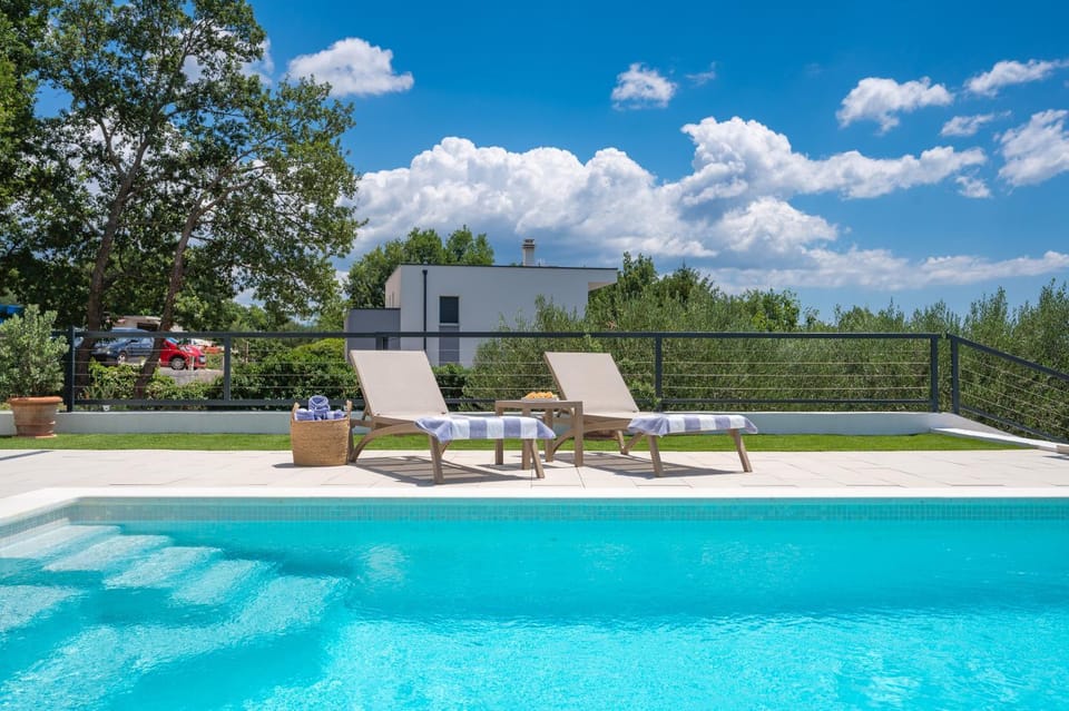 Natural landscape, Garden, Garden view, Pool view, Swimming pool, Swimming pool, sunbed
